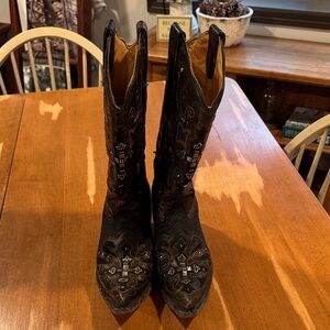 Embroidered Black Cowboy Boots
